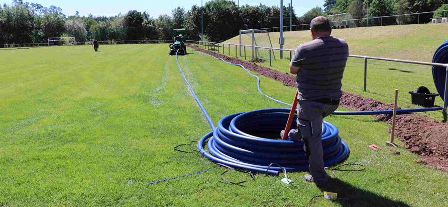 Verlegen von Wasserschläuchen